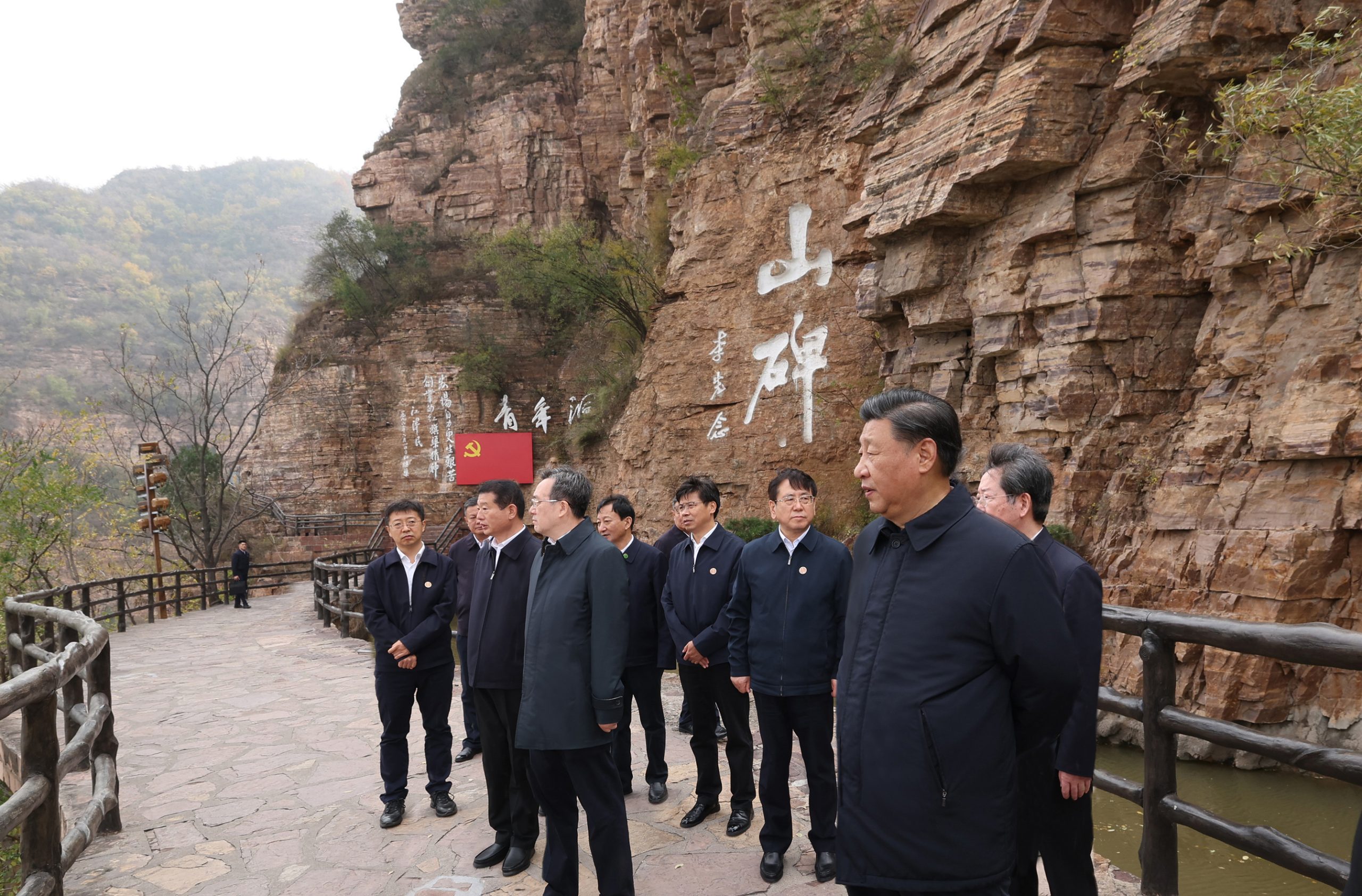 On October 28th, 2022, General Secretary of the Supreme Leader visited the Youth Cave in Hongqi Canal, Linzhou City, Anyang City, Henan Province.
